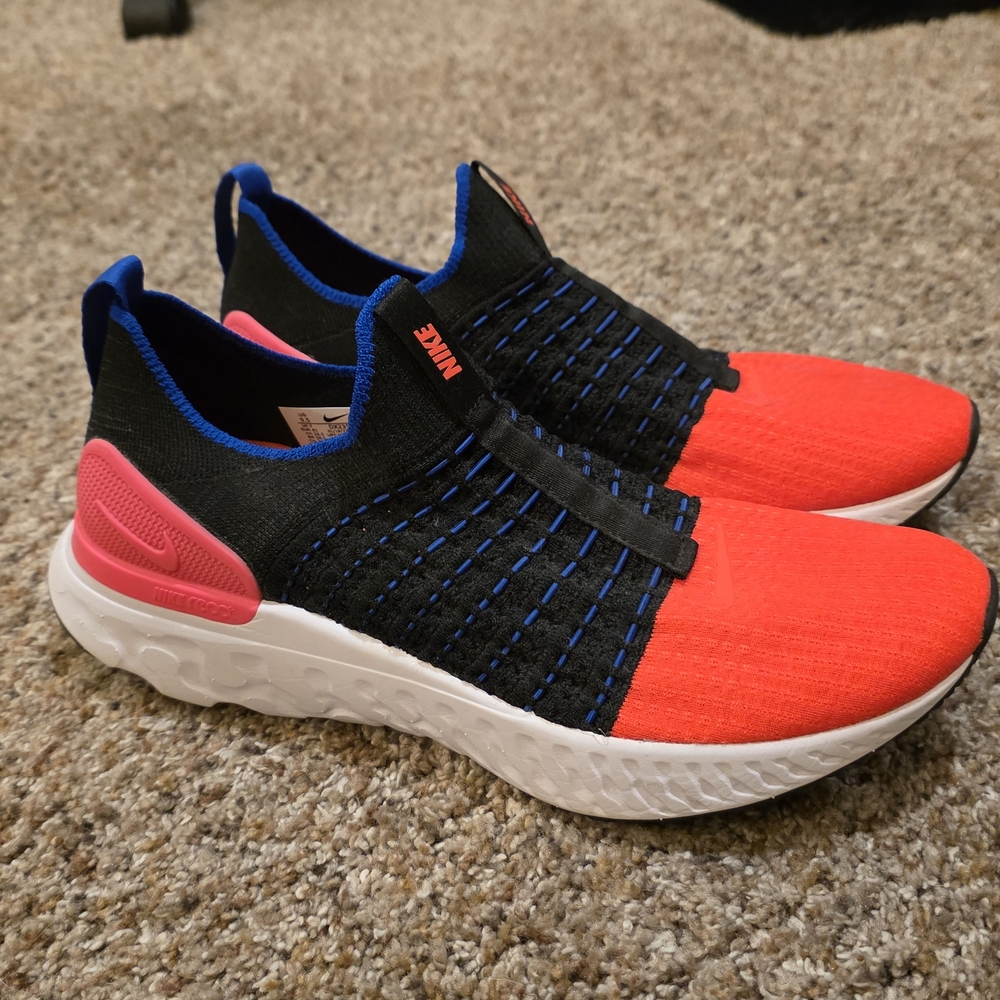 Women's Nike React Phantom Run Flyknit 2 Shoes